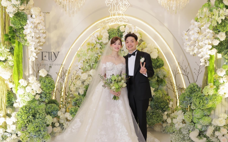 ellyluxurywedding-ellywedding-trang trí sân khấu đám cưới đơn giản tại nhà (1)