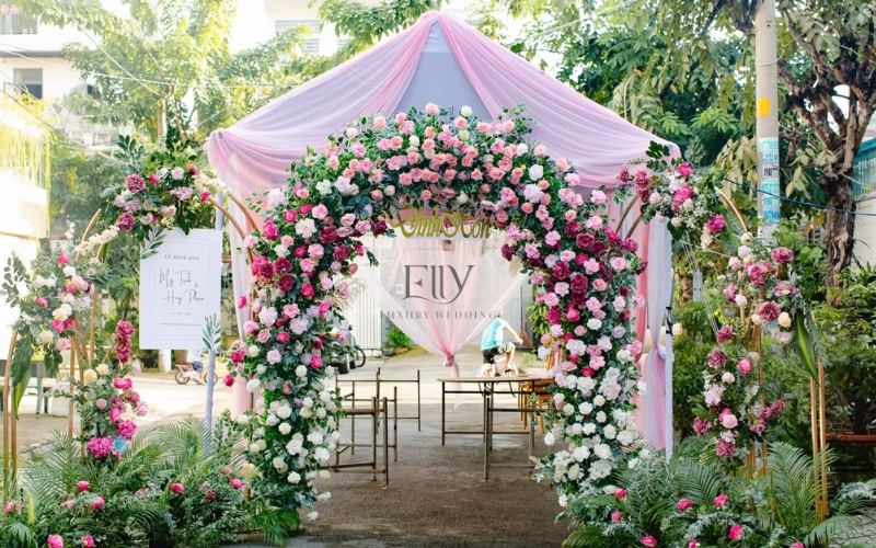 ellyluxurywedding-ellywedding-trang trí sân khấu đám cưới đơn giản tại nhà